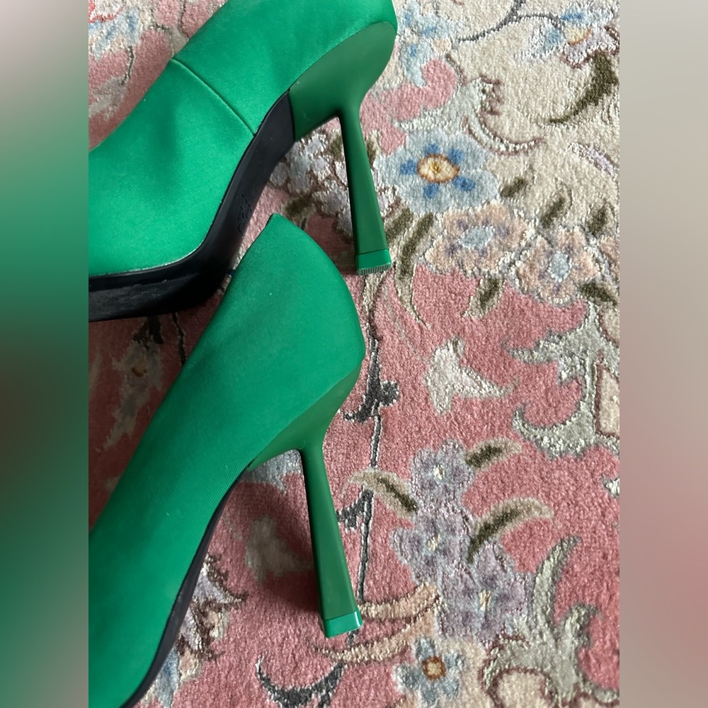Zara Green Pointed-Toe Pumps – Size 36 – Worn Once Elegant Green Women's Shoes - Picture 5 of 9